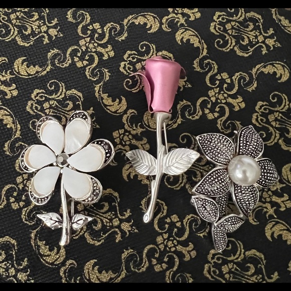 Jewelry - Brooch Set 3 piece